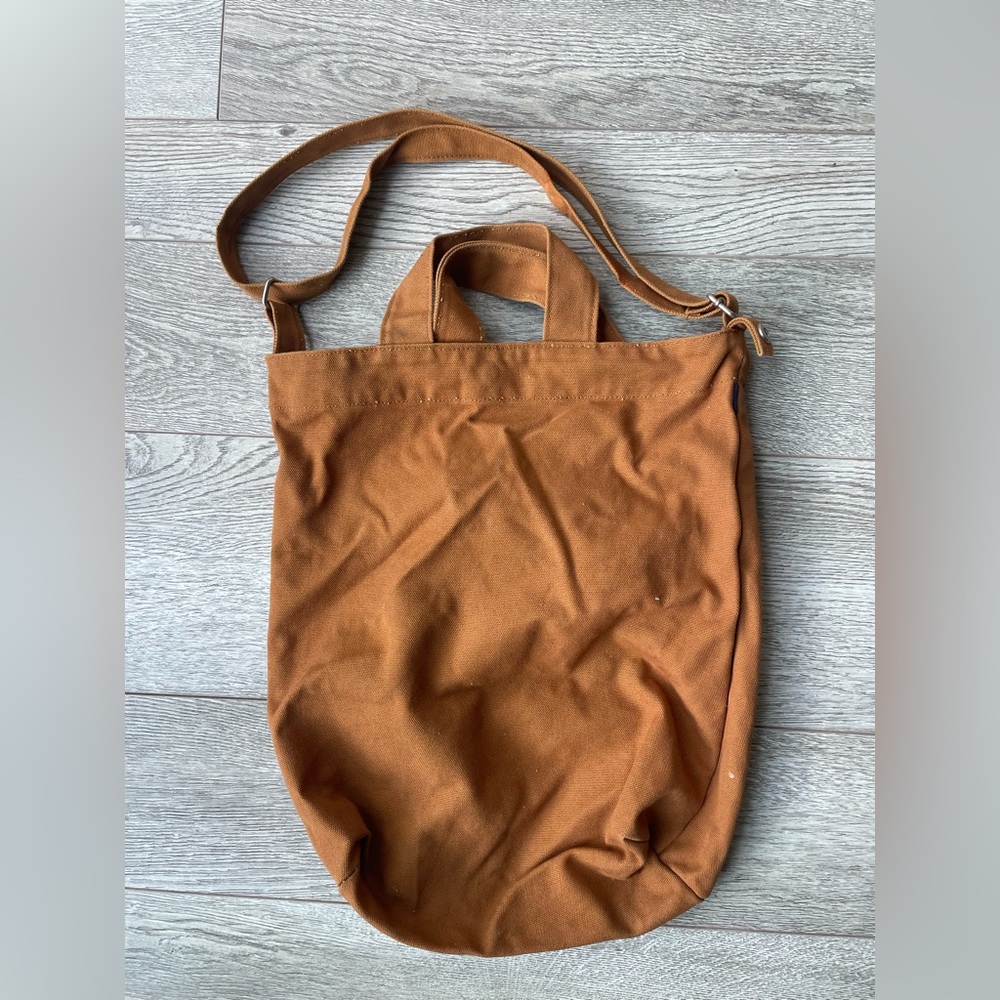 Baggu rust tote. Perfect for travel or computer!